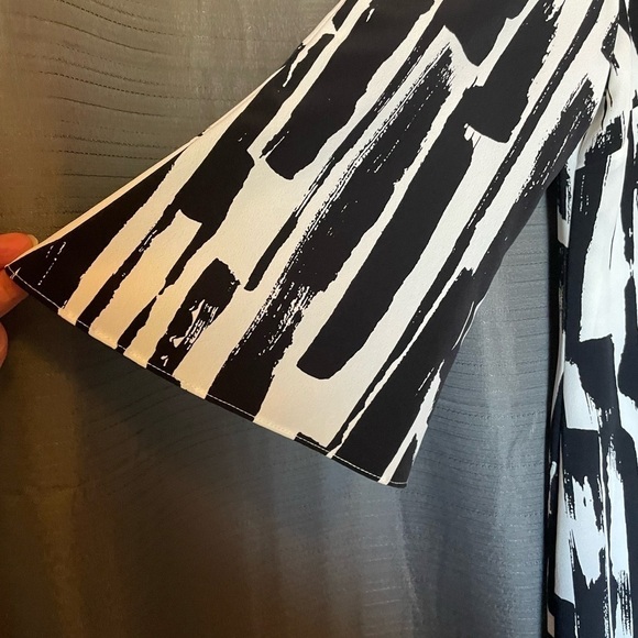 Tahari Arthur S Levine shift dress (belt not included) - Picture 3 of 6